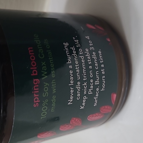 100% Soy Wax Spring Bloom Artisan Hand Poured Candle - Picture 2 of 7